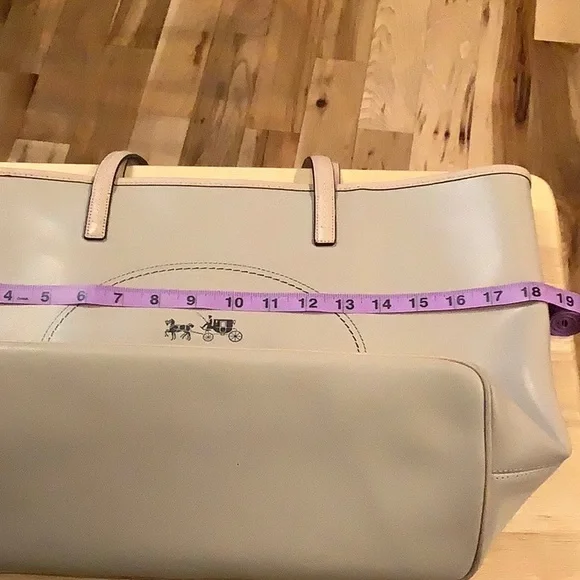 Big Logo Coach Tote - Picture 5 of 12